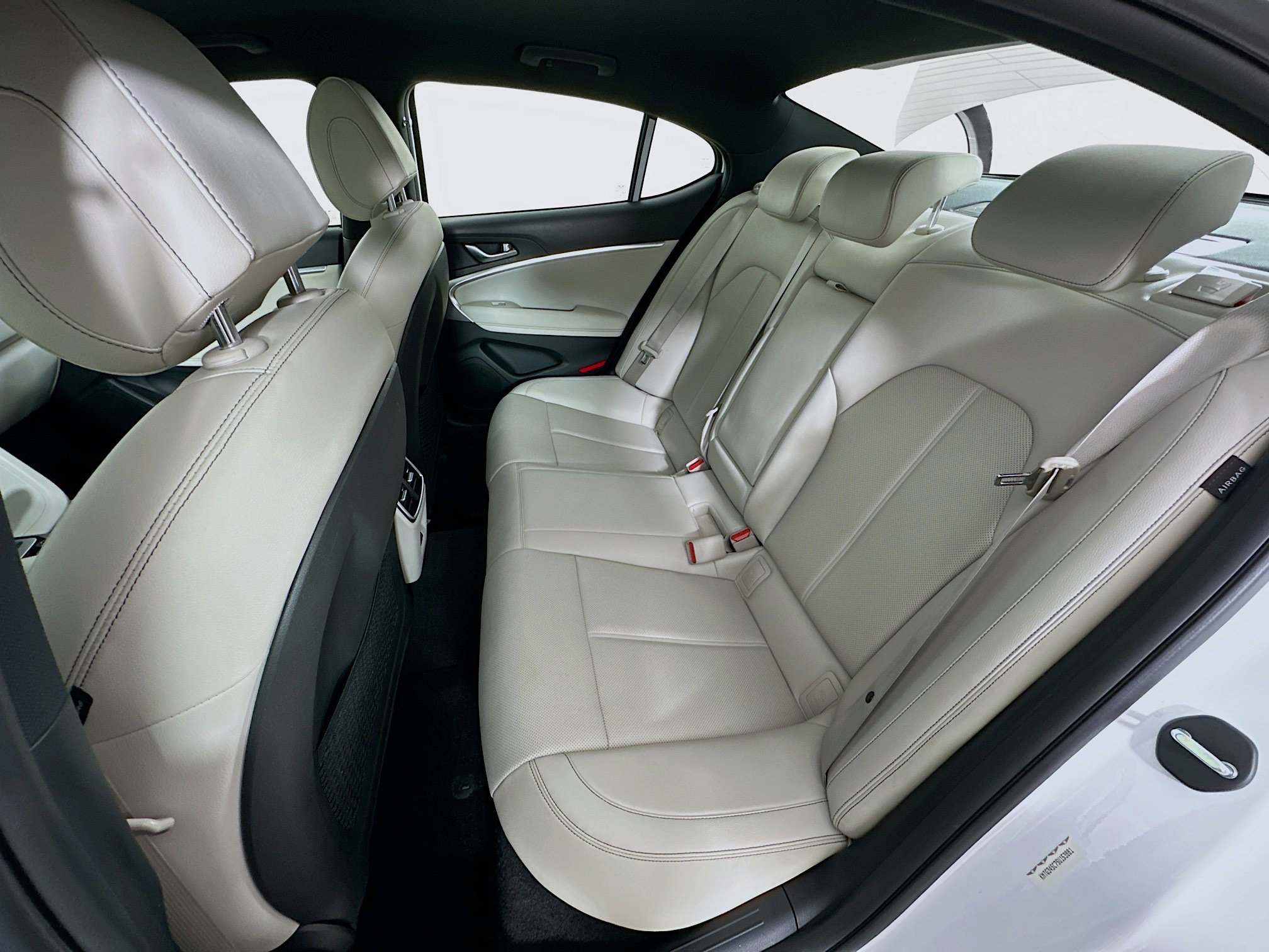 Used 2025 Genesis G70 2.5T image 27