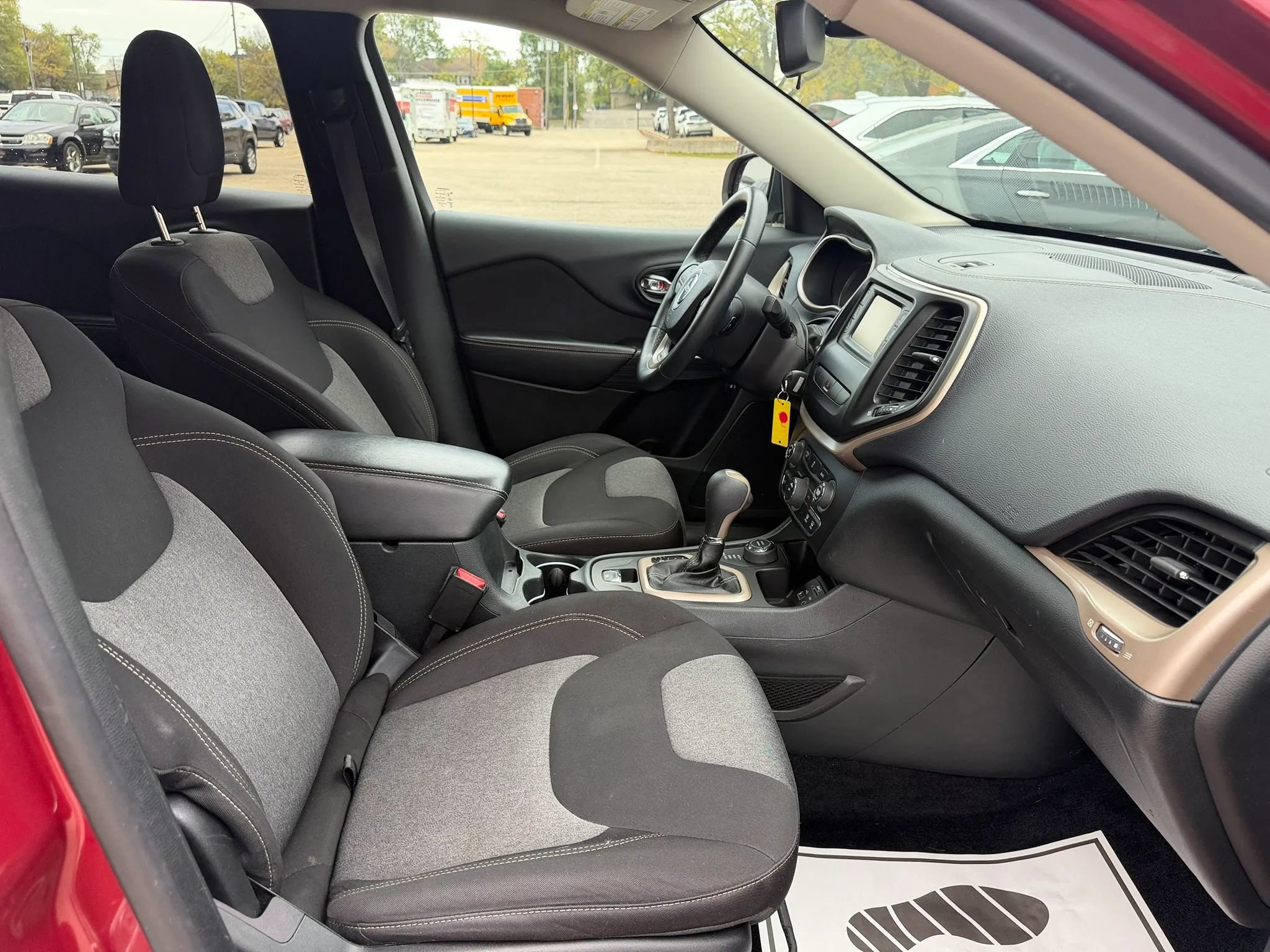 Used 2014 Jeep Cherokee Latitude AWD/4WD image 19