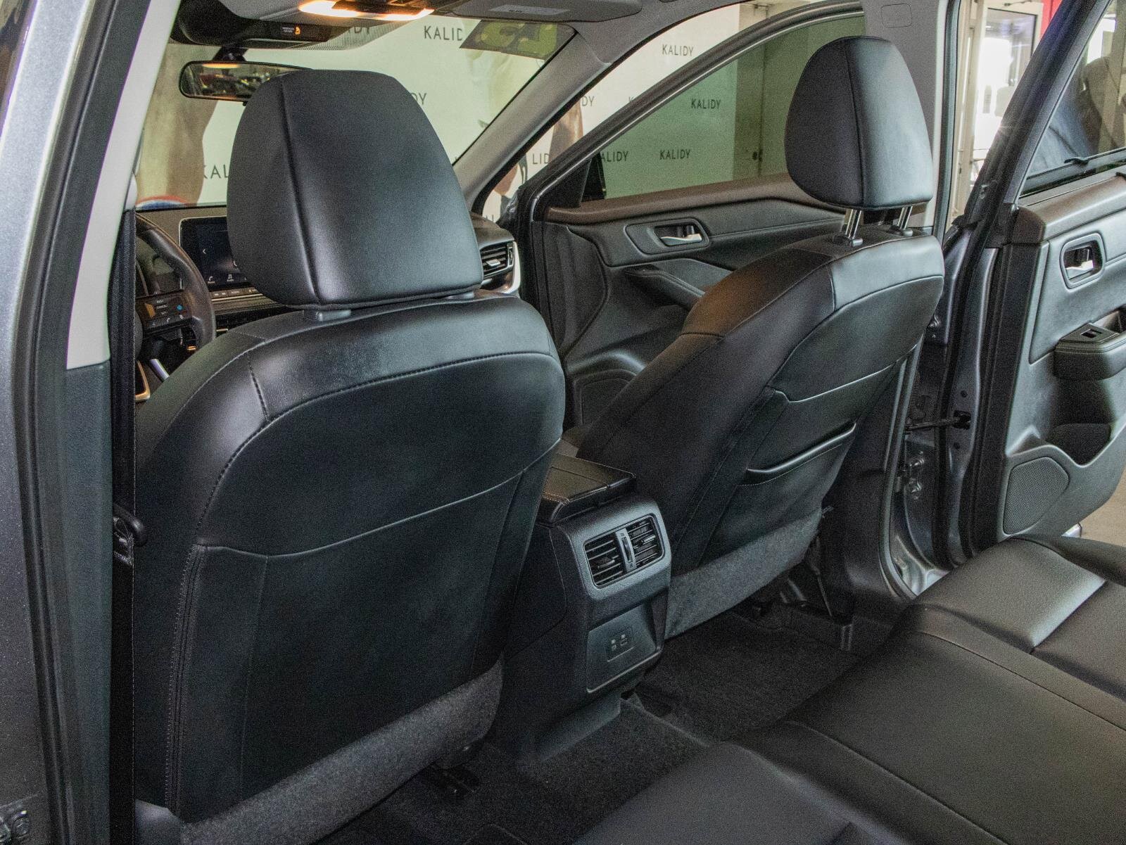 Used 2023 Nissan Rogue SV w/ SV Premium Package image 9