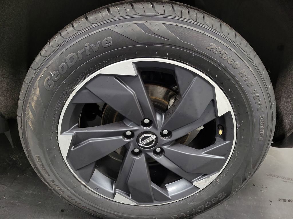 Used 2024 Nissan Rogue SV image 10