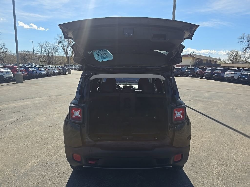 Used 2018 Jeep Renegade Trailhawk image 8