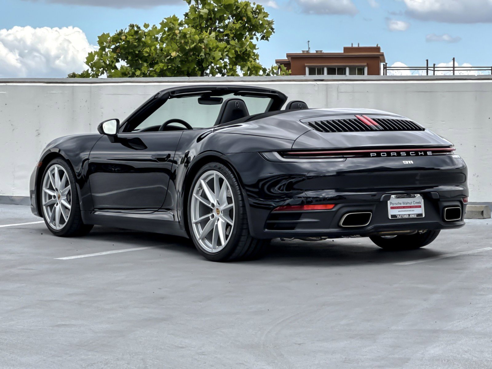 Used 2022 Porsche 911 Carrera image 3