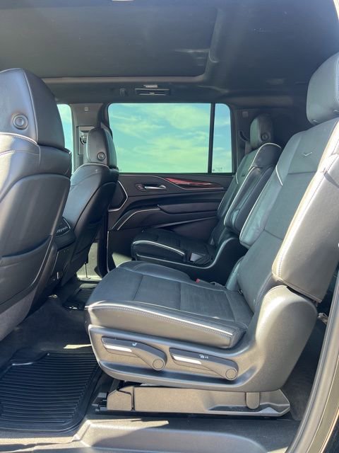 Used 2023 Cadillac Escalade ESV Premium Luxury image 10