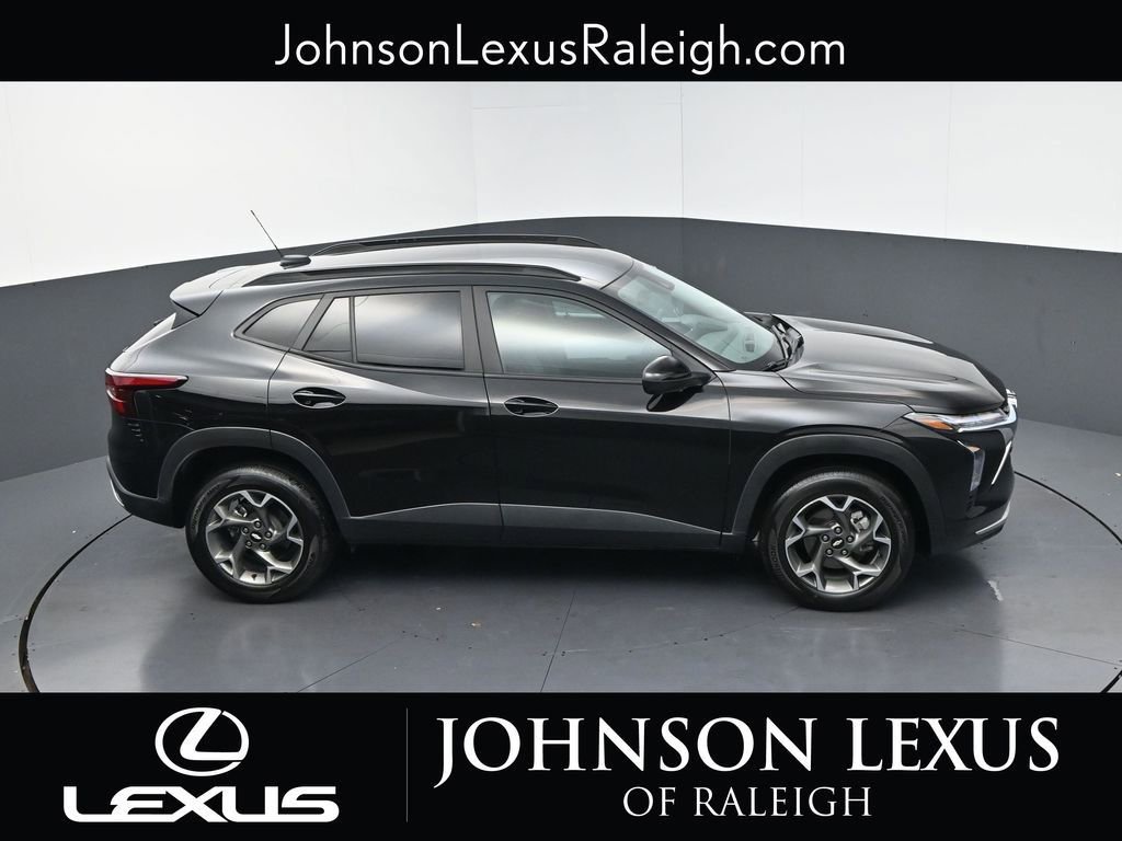 Used 2024 Chevrolet Trax LT FWD image 28