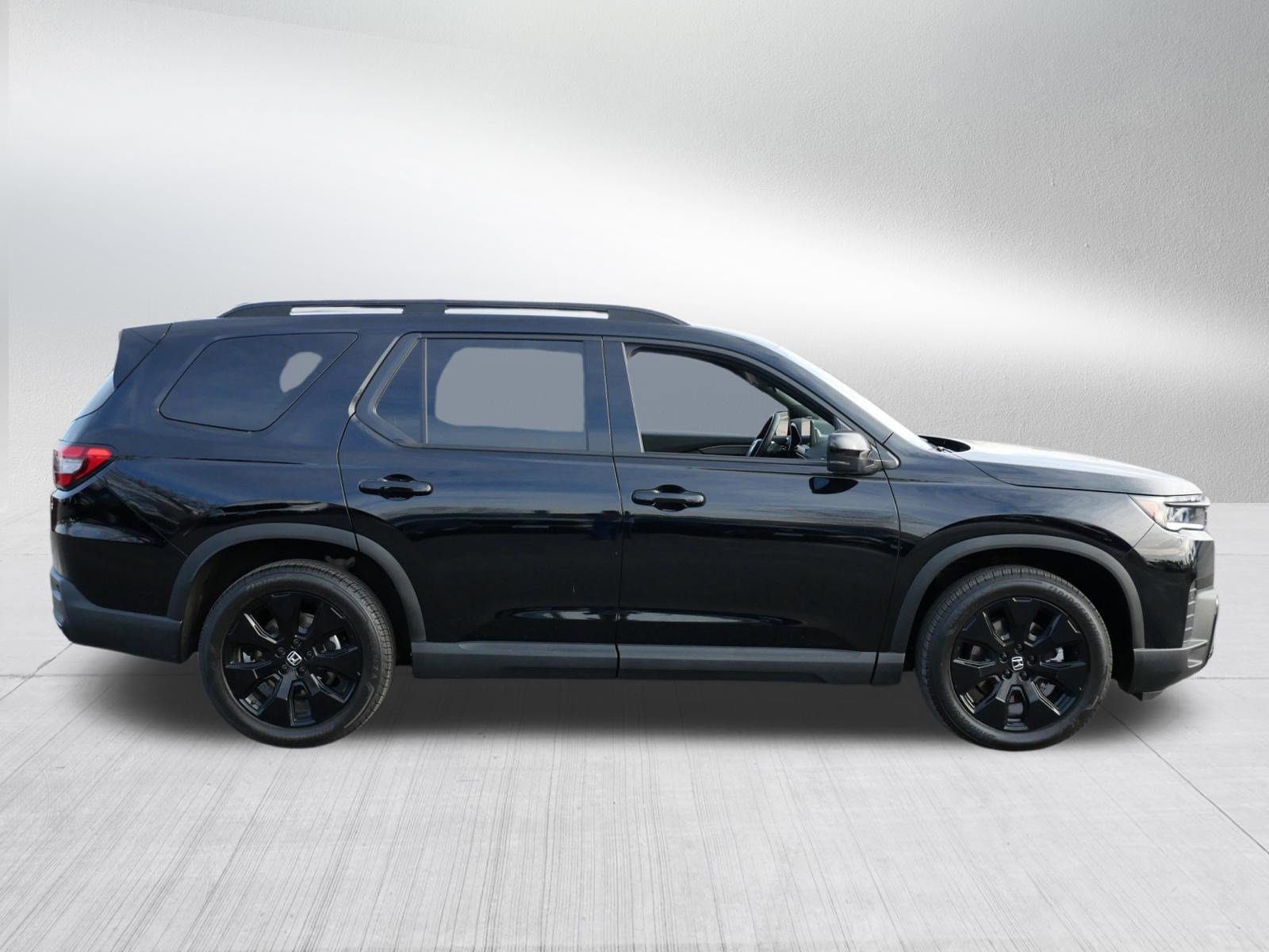 Certified 2026 Honda Pilot Black Edition image 8