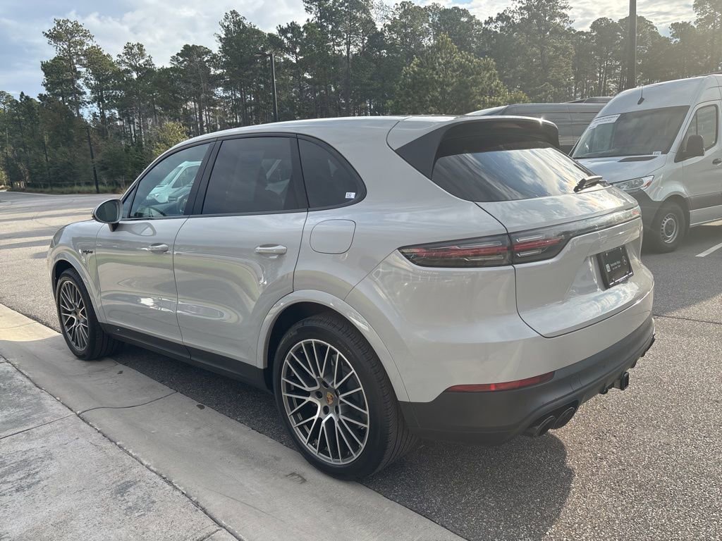 Used 2022 Porsche Cayenne Platinum Edition image 5
