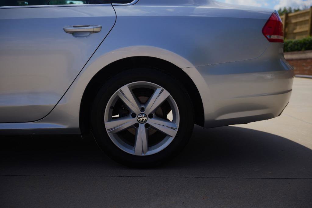 Used 2012 Volkswagen Passat 2.5 SE image 12
