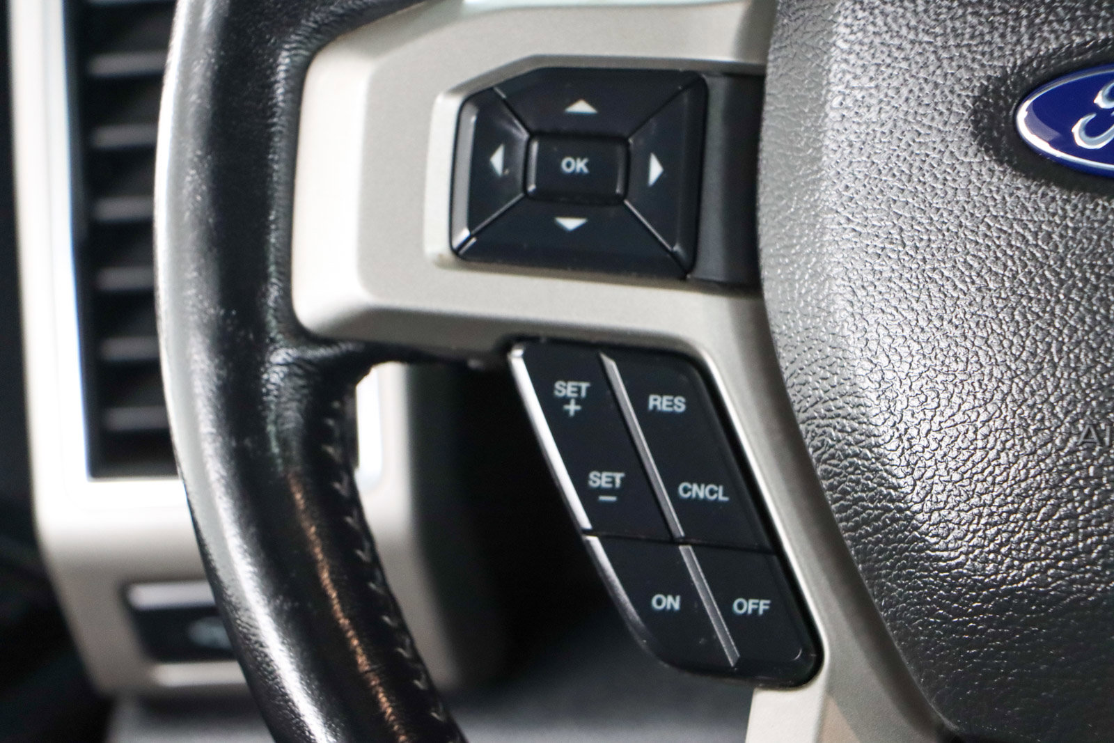 Used 2022 Ford F250 Lariat w/ Lariat Ultimate Package image 14