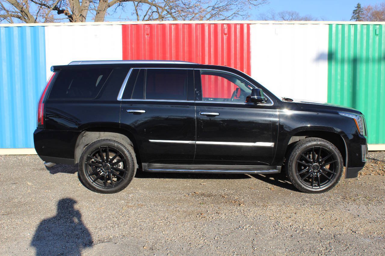 Used 2017 Cadillac Escalade Luxury AWD/4WD image 5