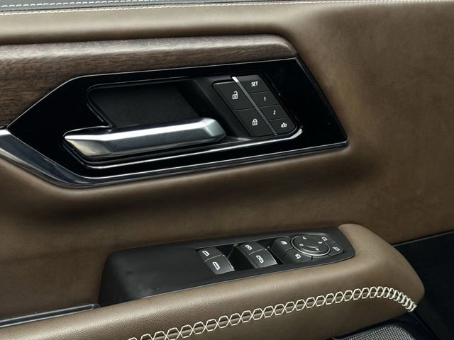 Certified 2025 GMC Yukon Denali Ultimate w/ LPO, Floor Liner Package AWD/4WD image 24