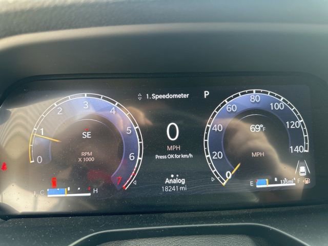 Used 2025 Jeep Grand Cherokee L Laredo image 4