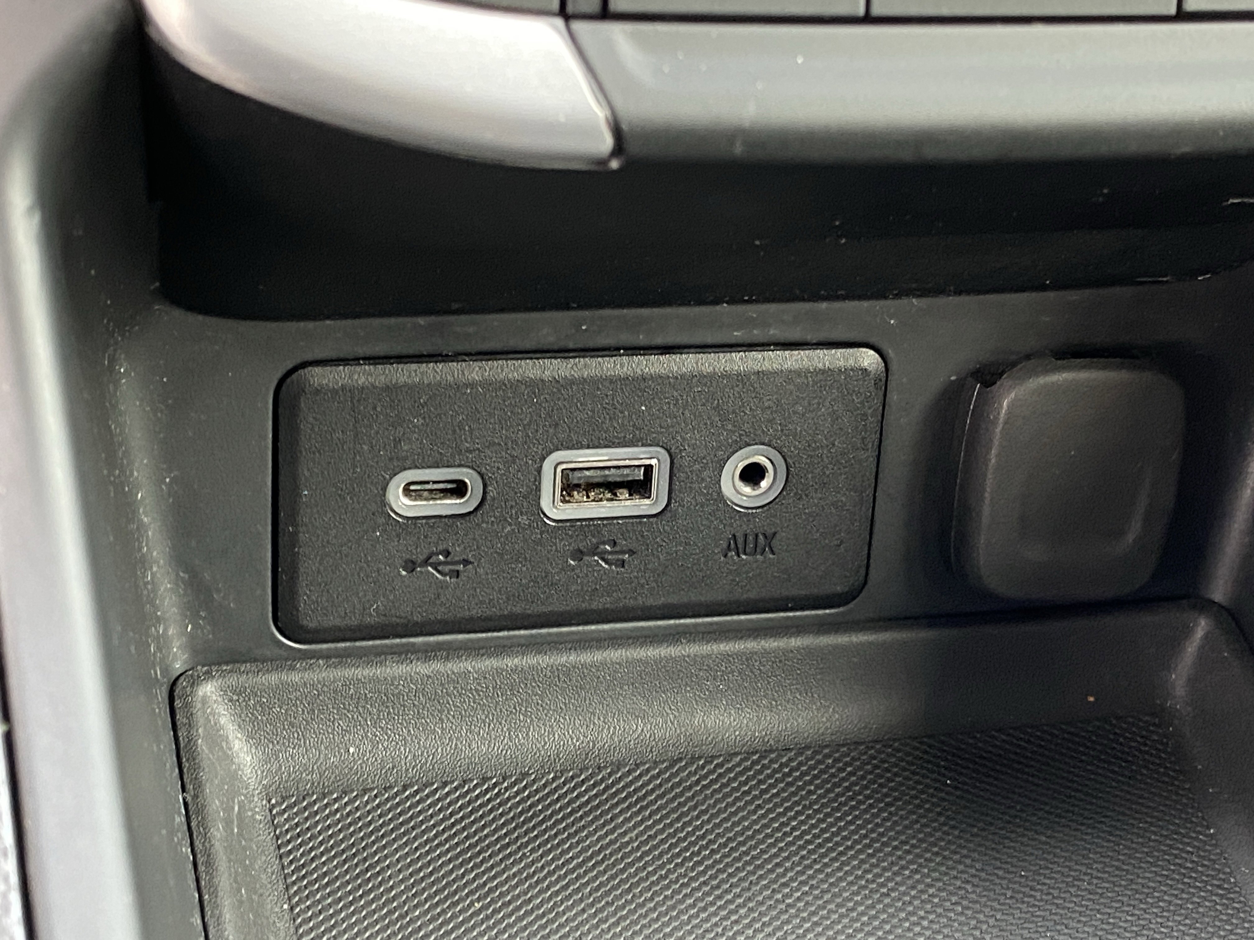 Used 2024 GMC Terrain SLE image 21