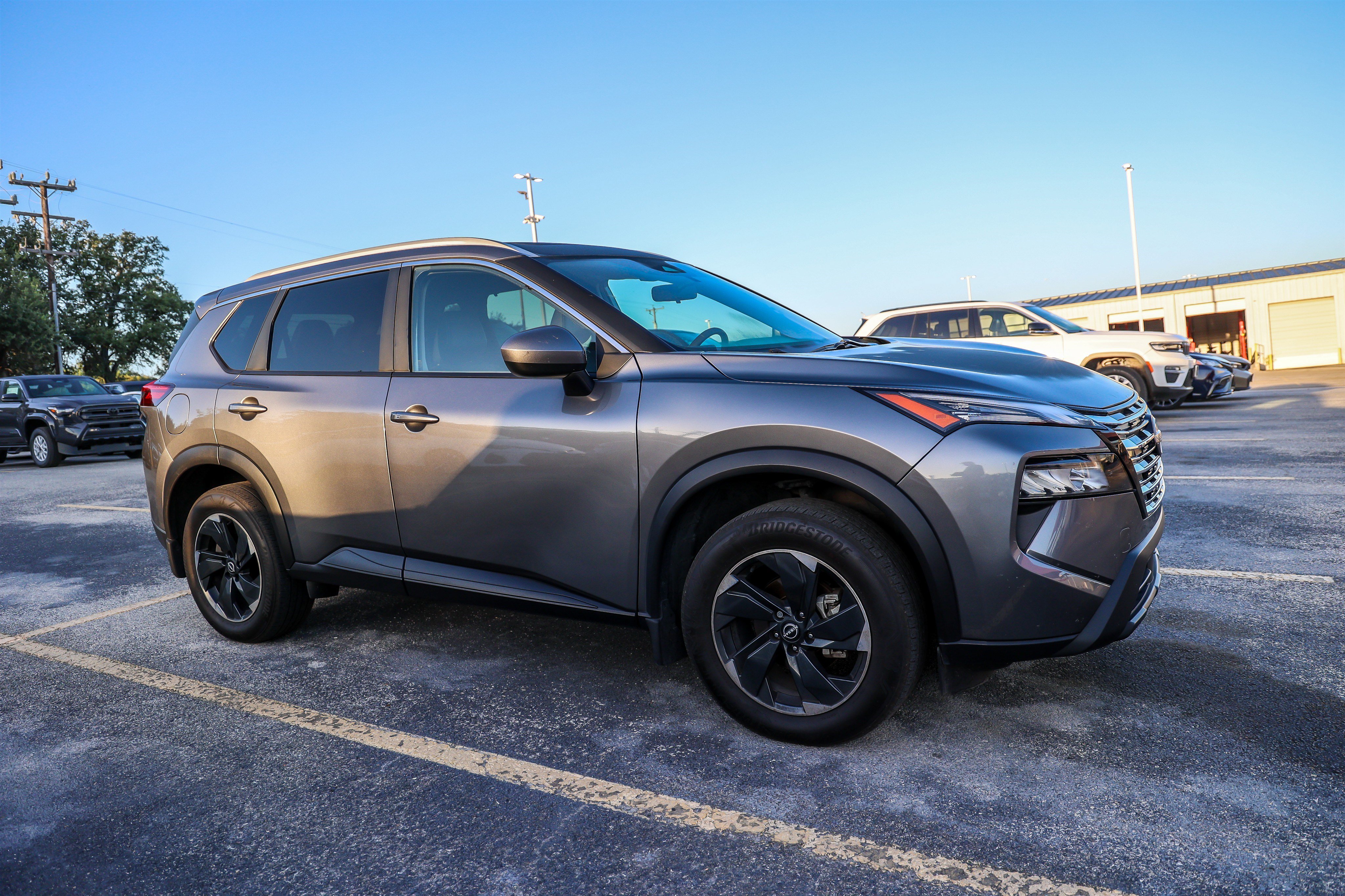 Used 2024 Nissan Rogue SV w/ SV Premium Package FWD image 7