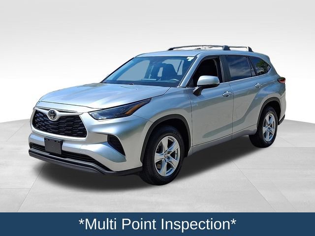 Used 2023 Toyota Highlander L FWD image 4