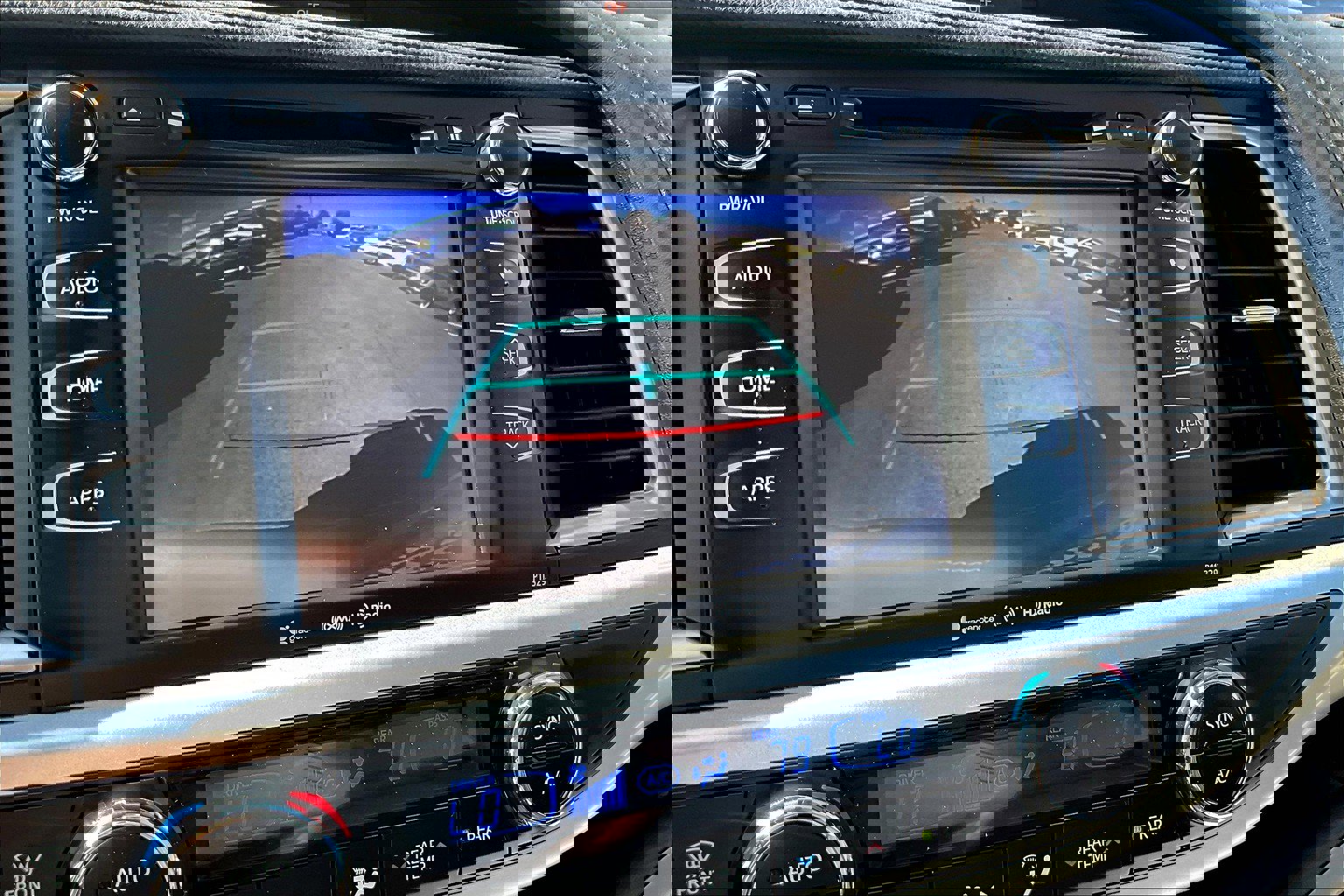 Used 2018 Toyota Highlander LE image 21