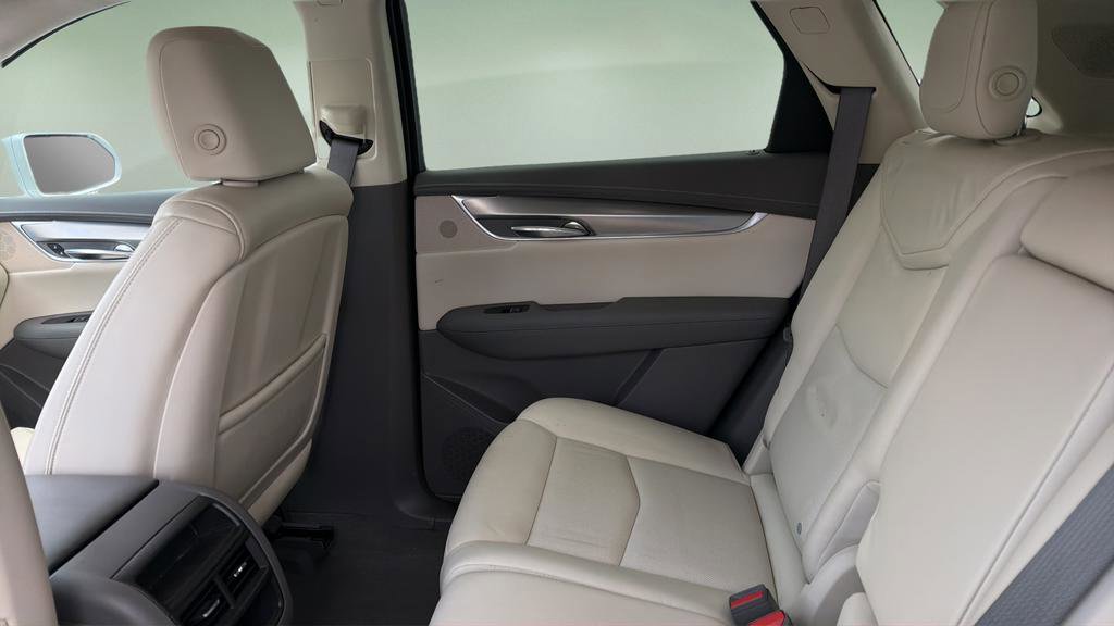 Used 2017 Cadillac XT5 Luxury w/ Driver Awareness Package image 24