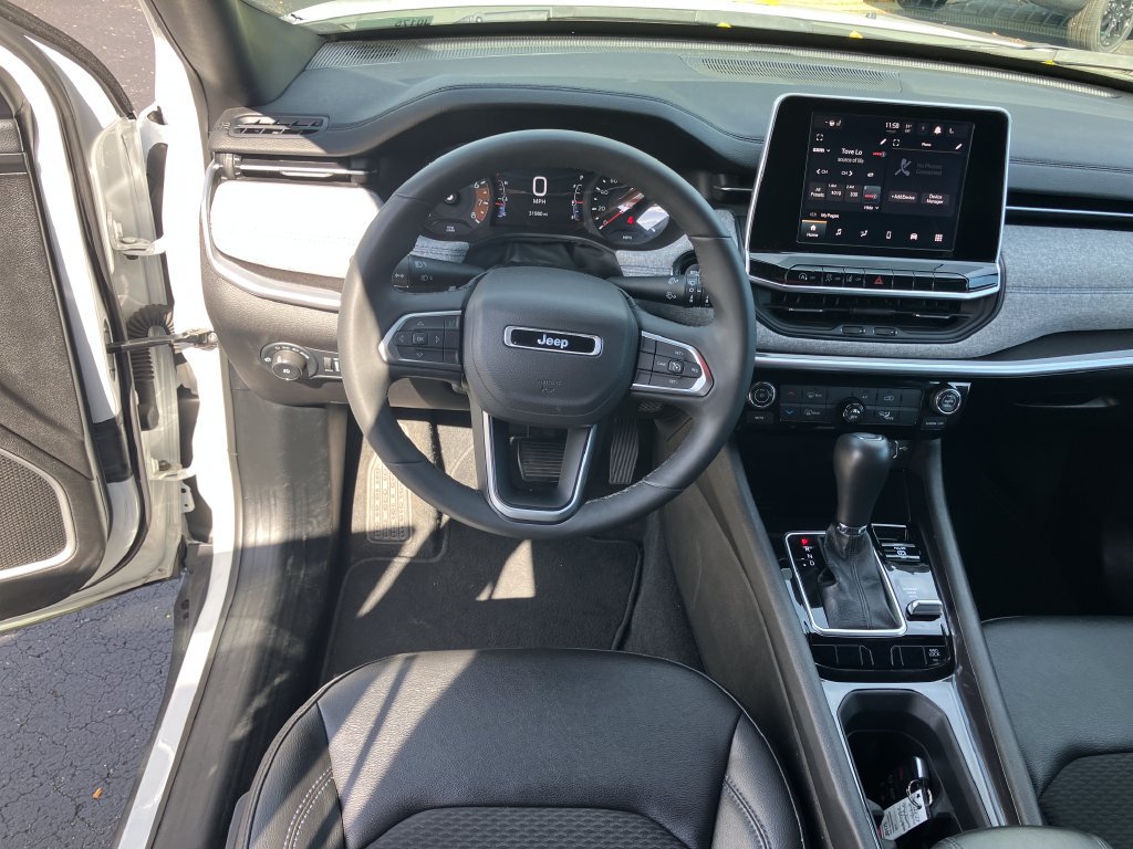 Used 2025 Jeep Compass Latitude AWD/4WD image 15