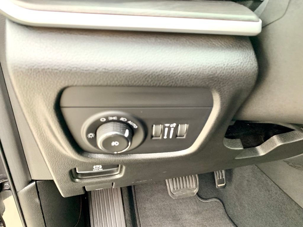 Used 2022 Jeep Grand Cherokee L Limited RWD image 13