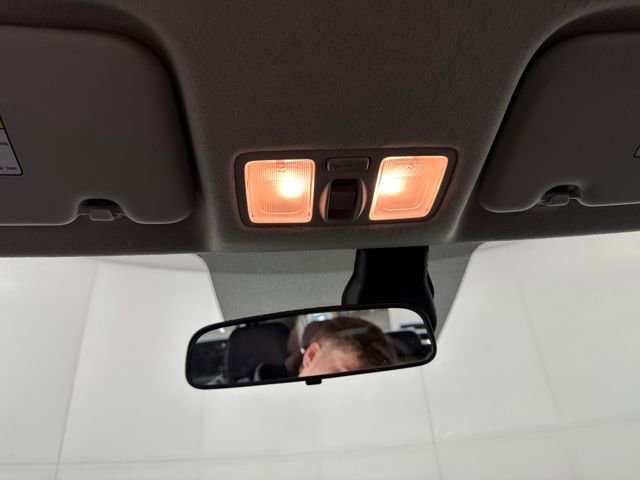 Used 2024 Hyundai Venue SEL image 24