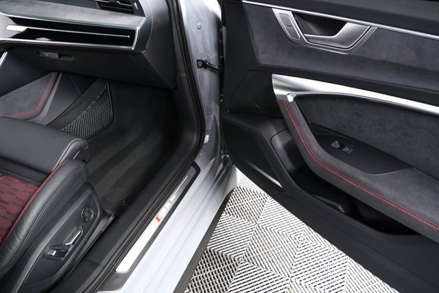 Used 2025 Audi RS 6 performance image 27