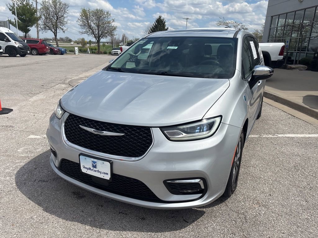 Used 2023 Chrysler Pacifica Limited image 12
