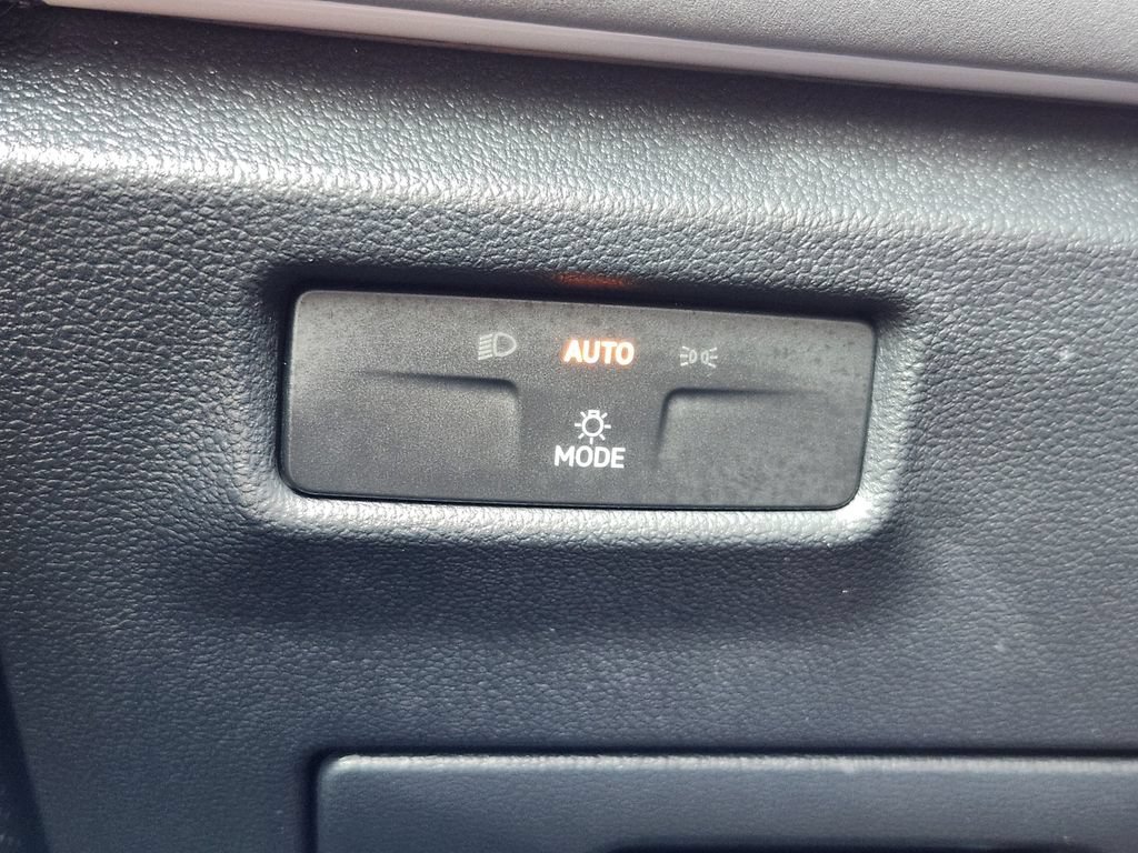 Certified 2026 Volkswagen Tiguan SE AWD/4WD image 18
