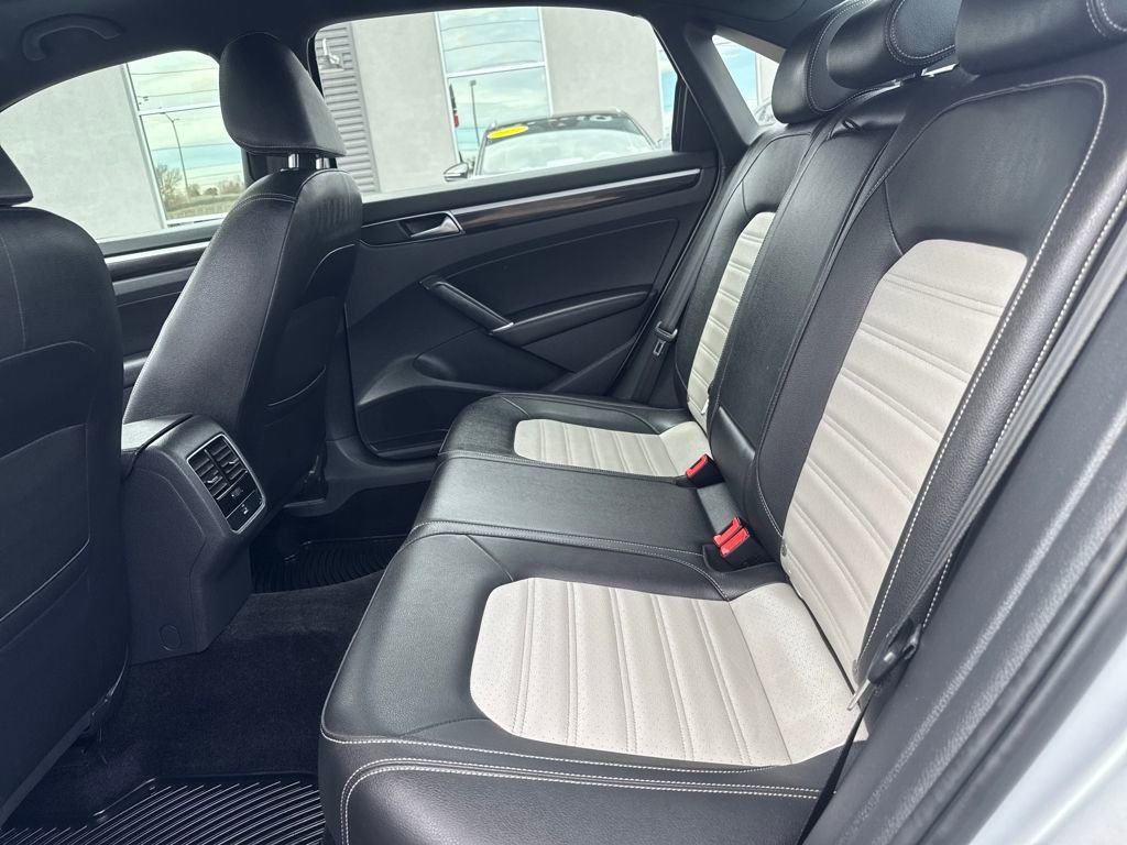 Used 2018 Volkswagen Passat 3.6 image 26