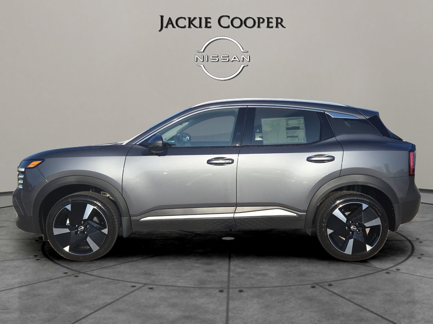 New 2025 Nissan Kicks SR FWD image 2