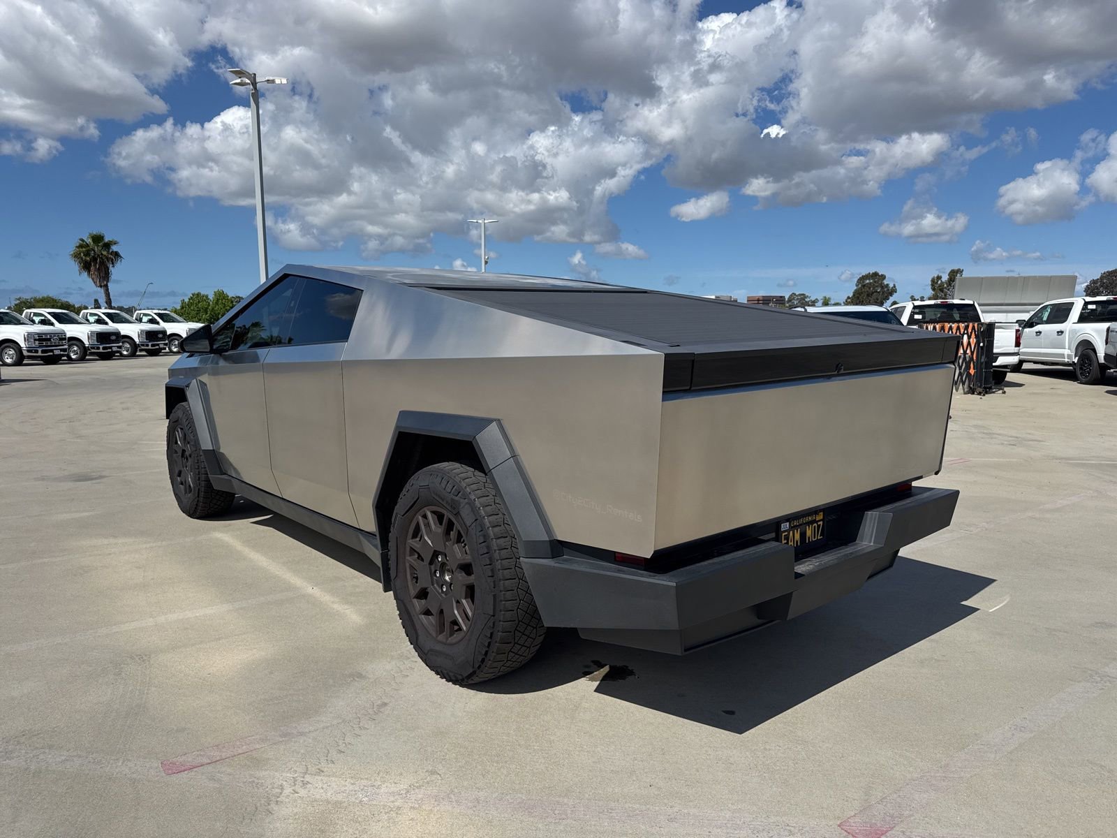 Used 2024 Tesla Cybertruck AWD Crew Cab image 2