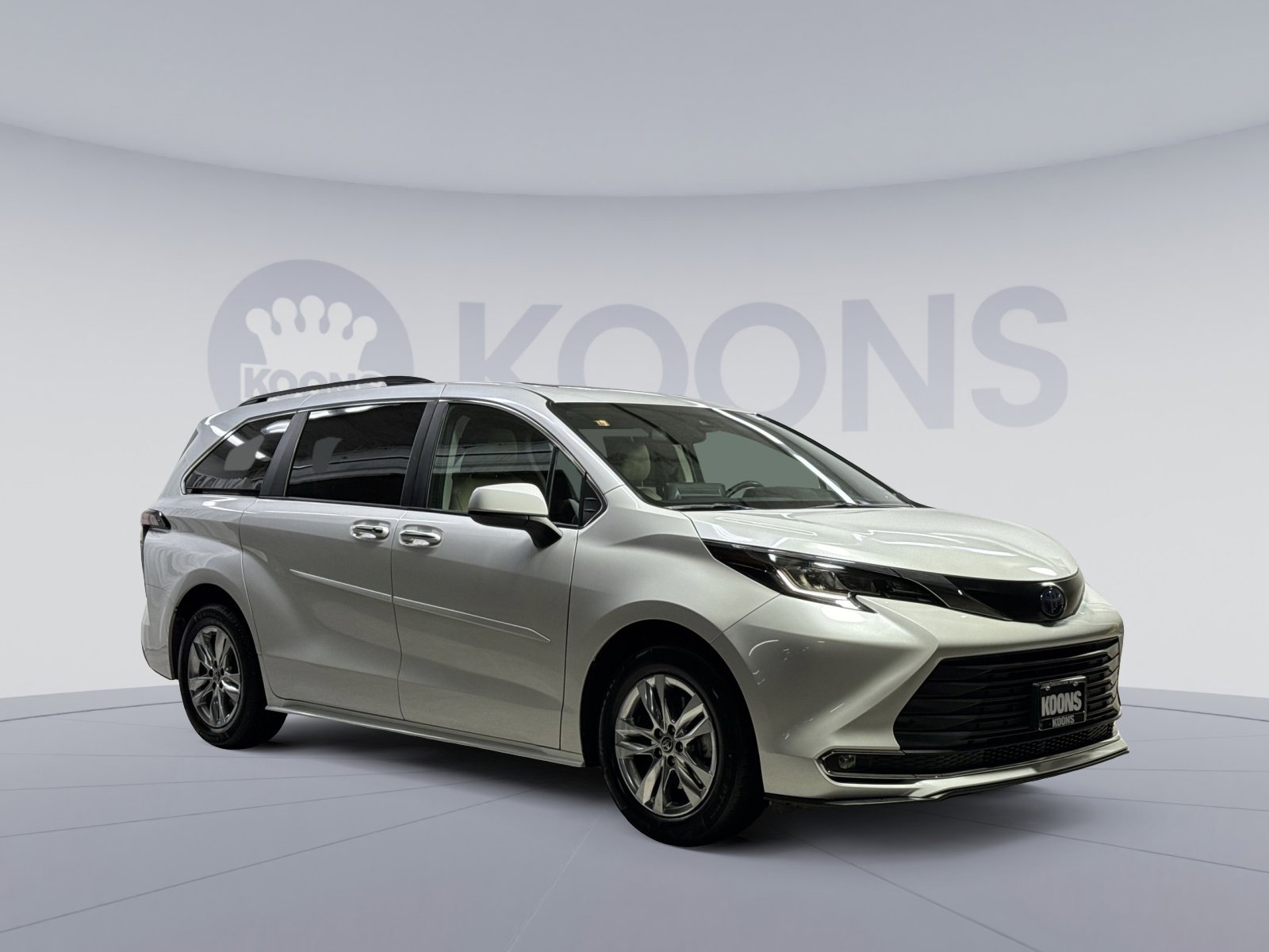 Used 2022 Toyota Sienna XLE image 13