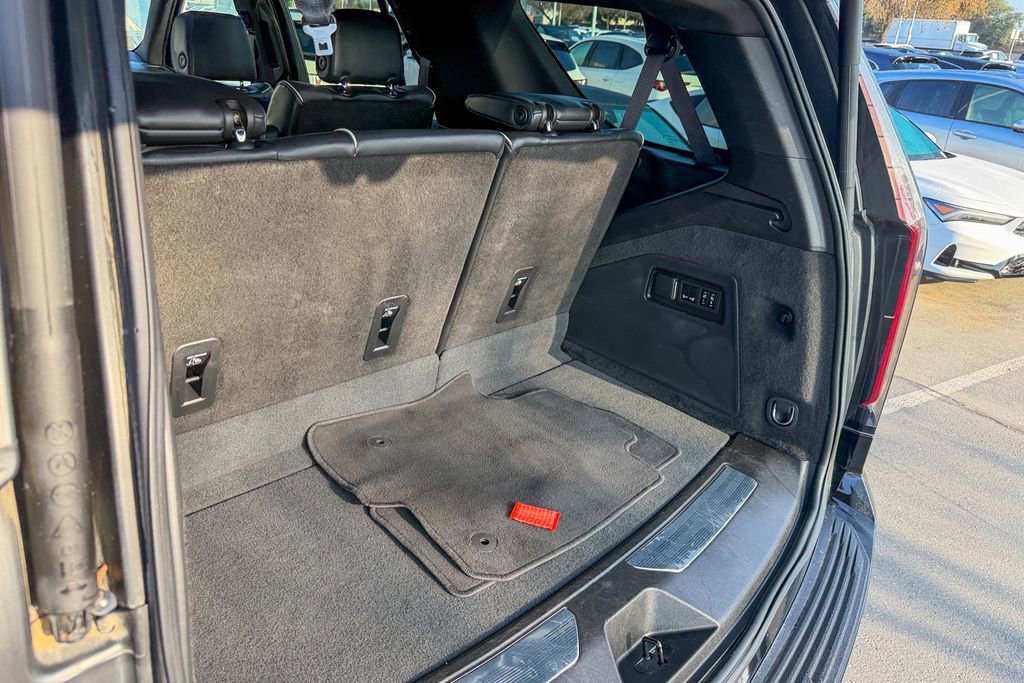 Used 2023 Cadillac Escalade Premium Luxury image 30