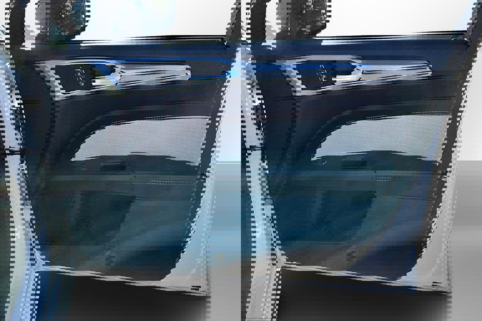 Used 2020 Ford Fusion SE w/ Equipment Group 151A image 26