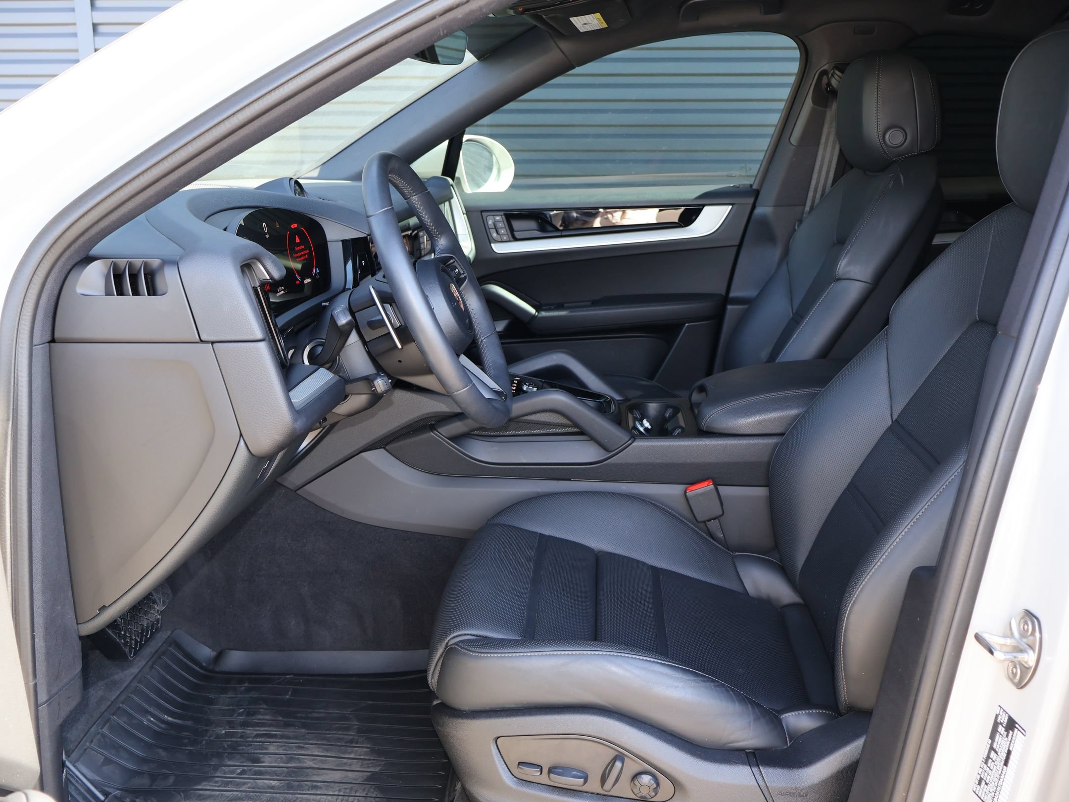 Certified 2026 Porsche Cayenne Coupe AWD/4WD image 5