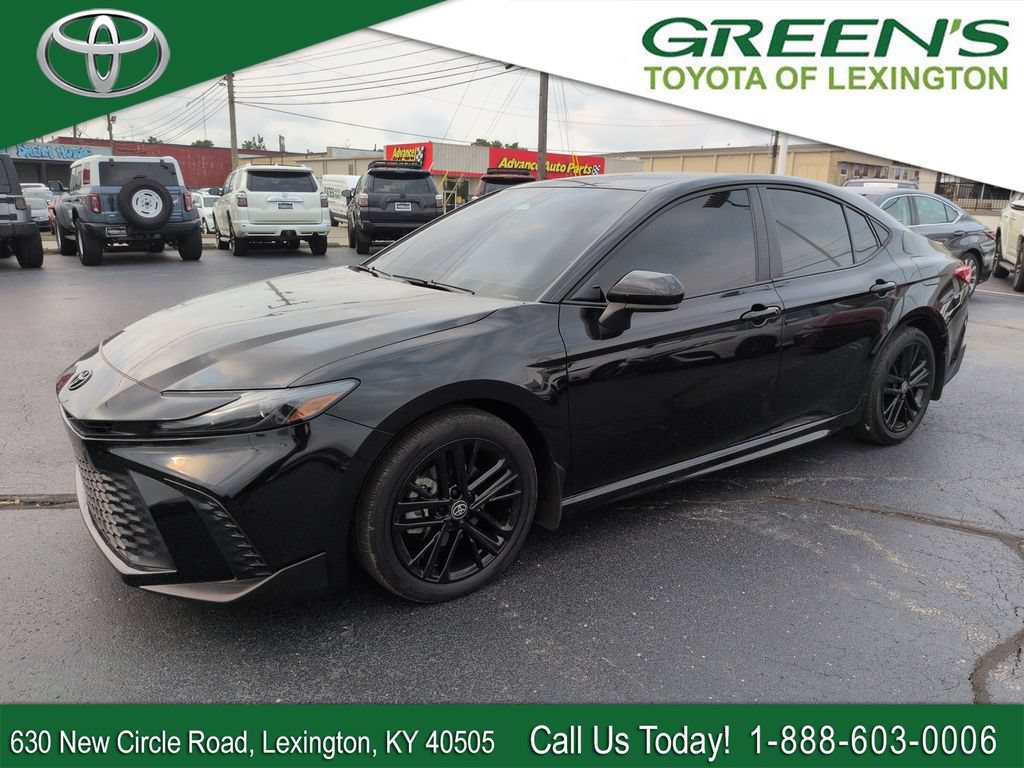 Used 2025 Toyota Camry SE FWD image 1