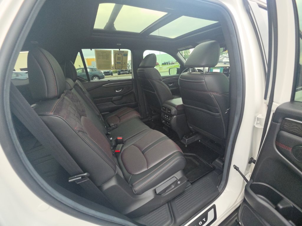 Certified 2026 Honda Pilot Black Edition image 32