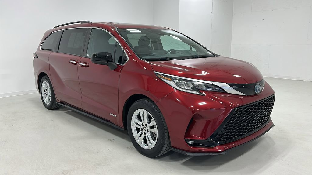 Used 2021 Toyota Sienna XSE w/ XSE Plus Package image 7
