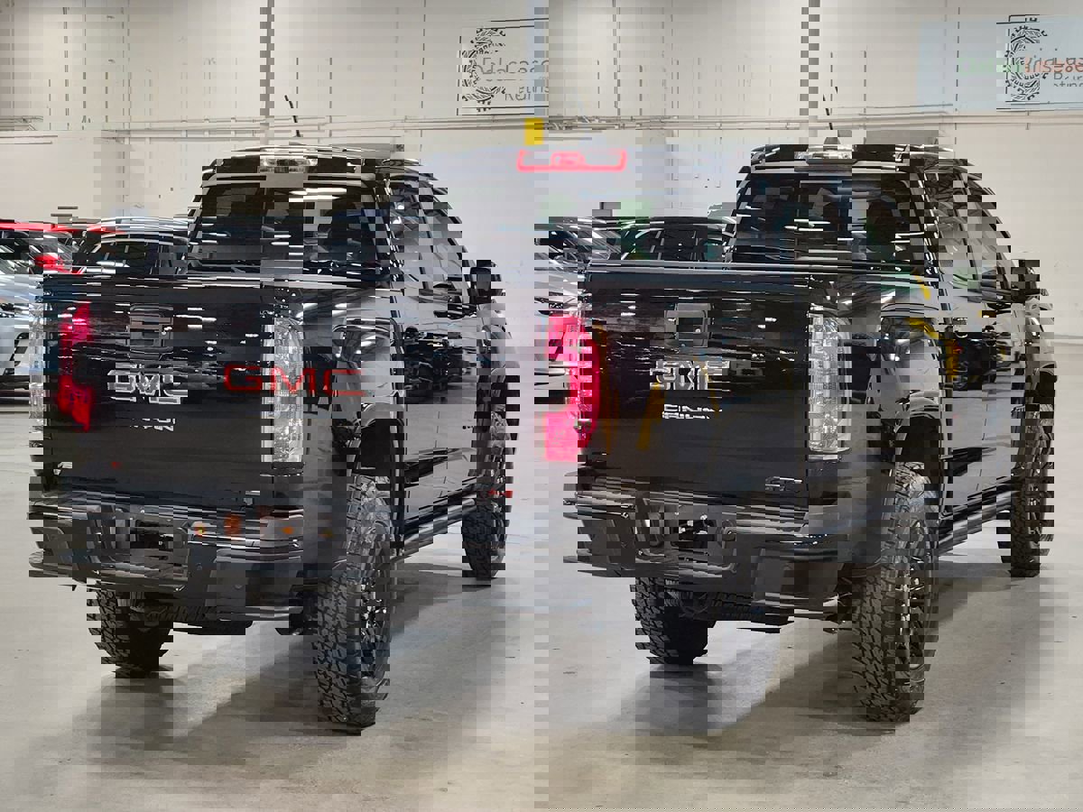 Used 2022 GMC Canyon AT4 image 8