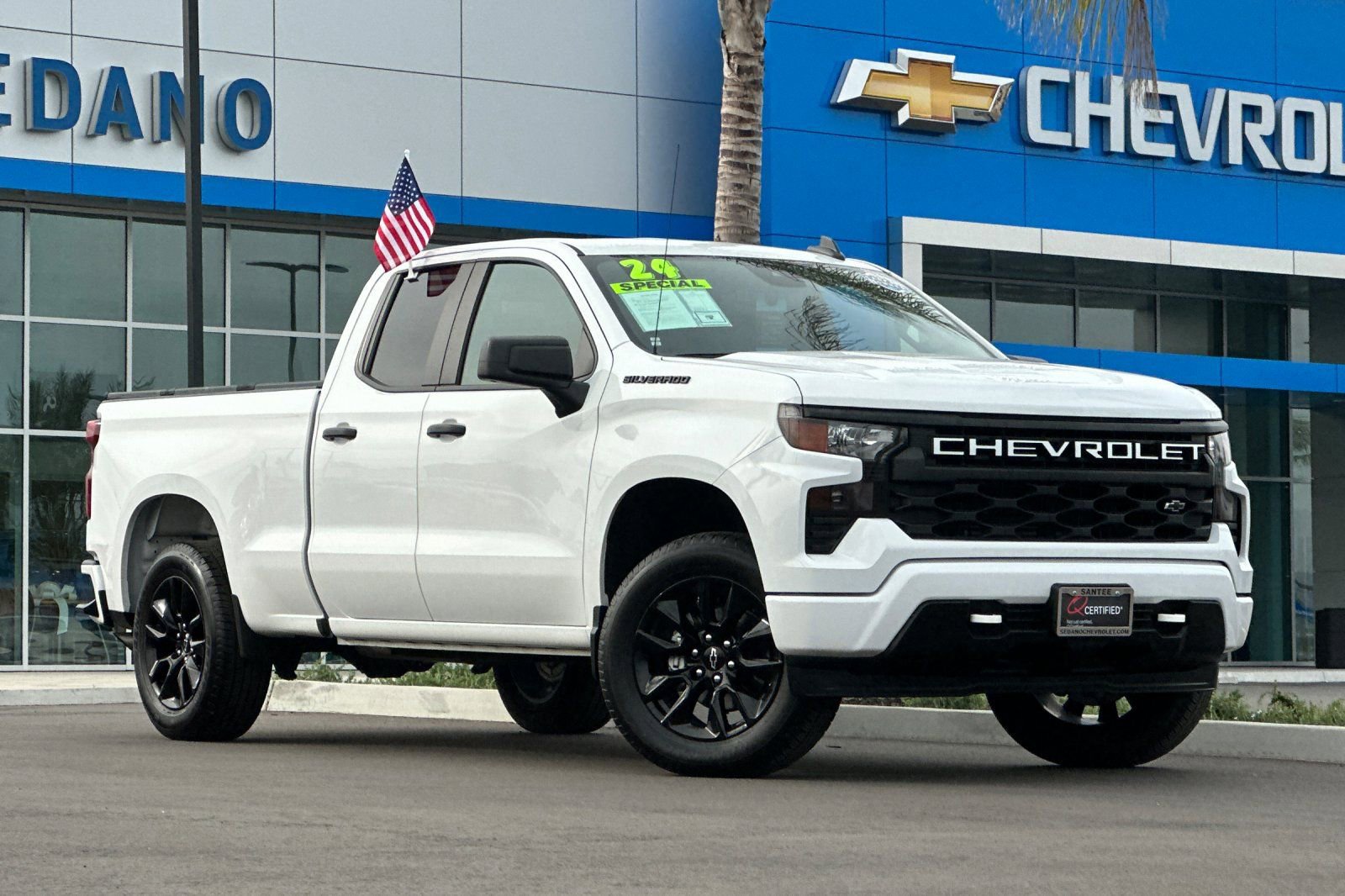 Used 2024 Chevrolet Silverado 1500 Custom image 2