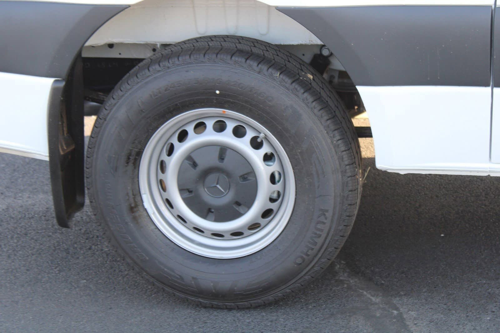 Used 2025 Mercedes-Benz Sprinter 2500 image 9