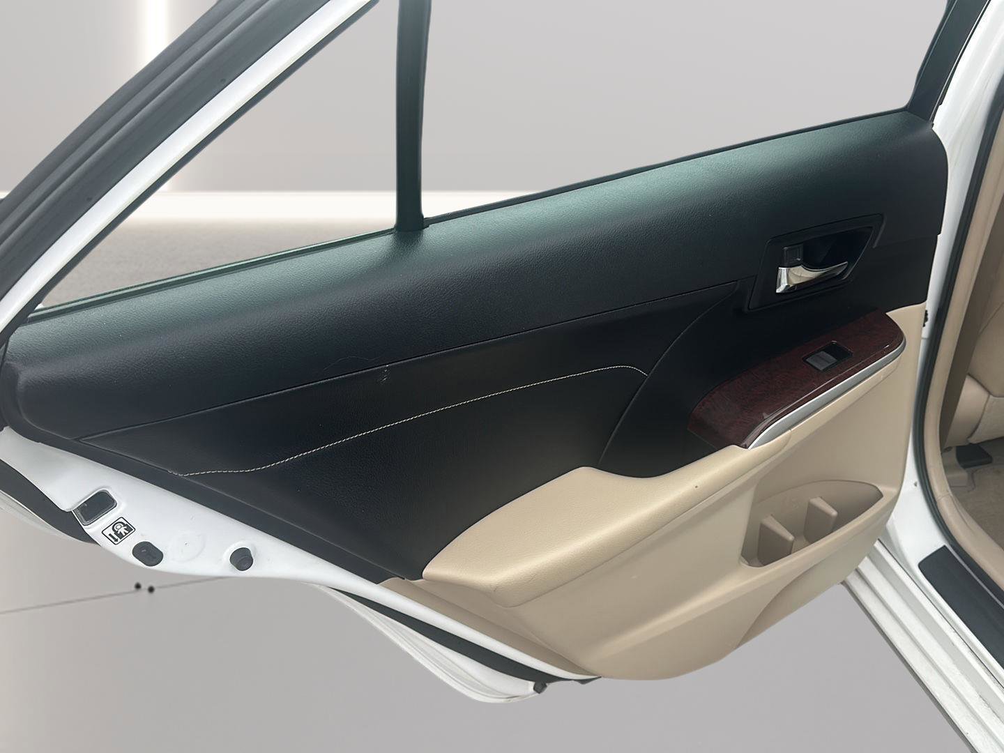 Used 2014 Toyota Camry XLE image 11