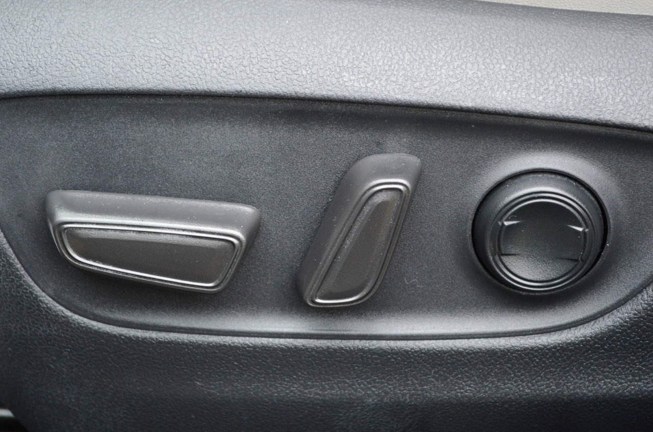 Used 2025 Toyota RAV4 XLE Premium image 23