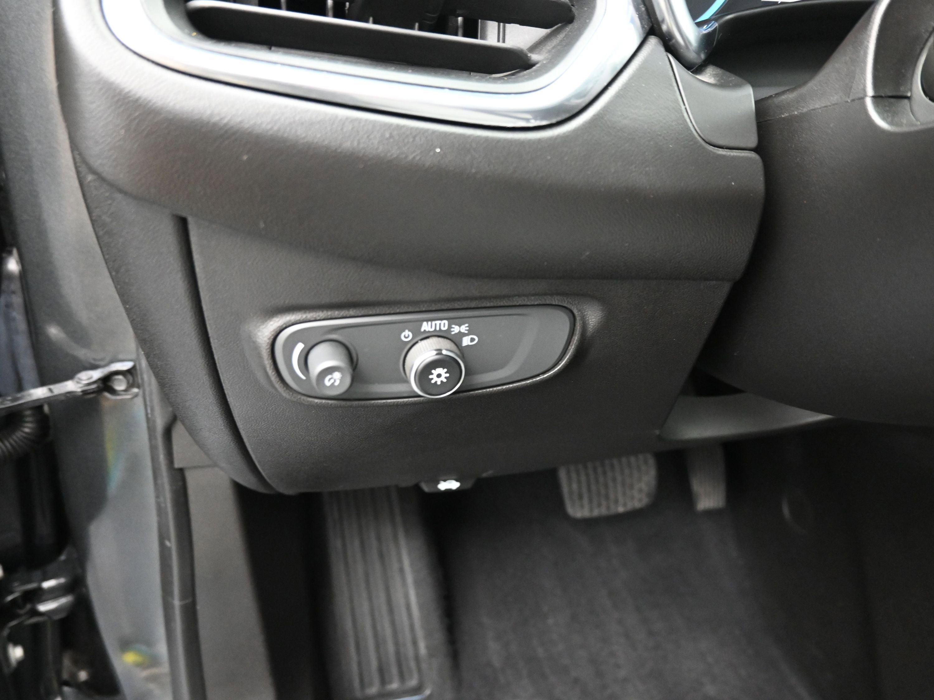 Used 2021 Chevrolet Equinox LS w/ LS Convenience Package image 8