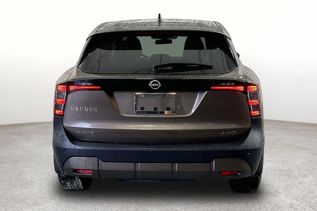 Used 2025 Nissan Kicks SV AWD/4WD image 5