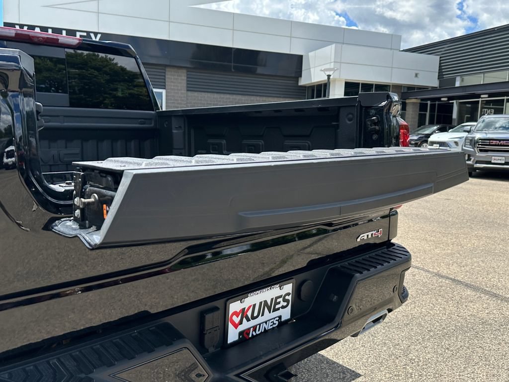 Used 2025 GMC Sierra 1500 AT4 w/ Technology Package AWD/4WD image 38