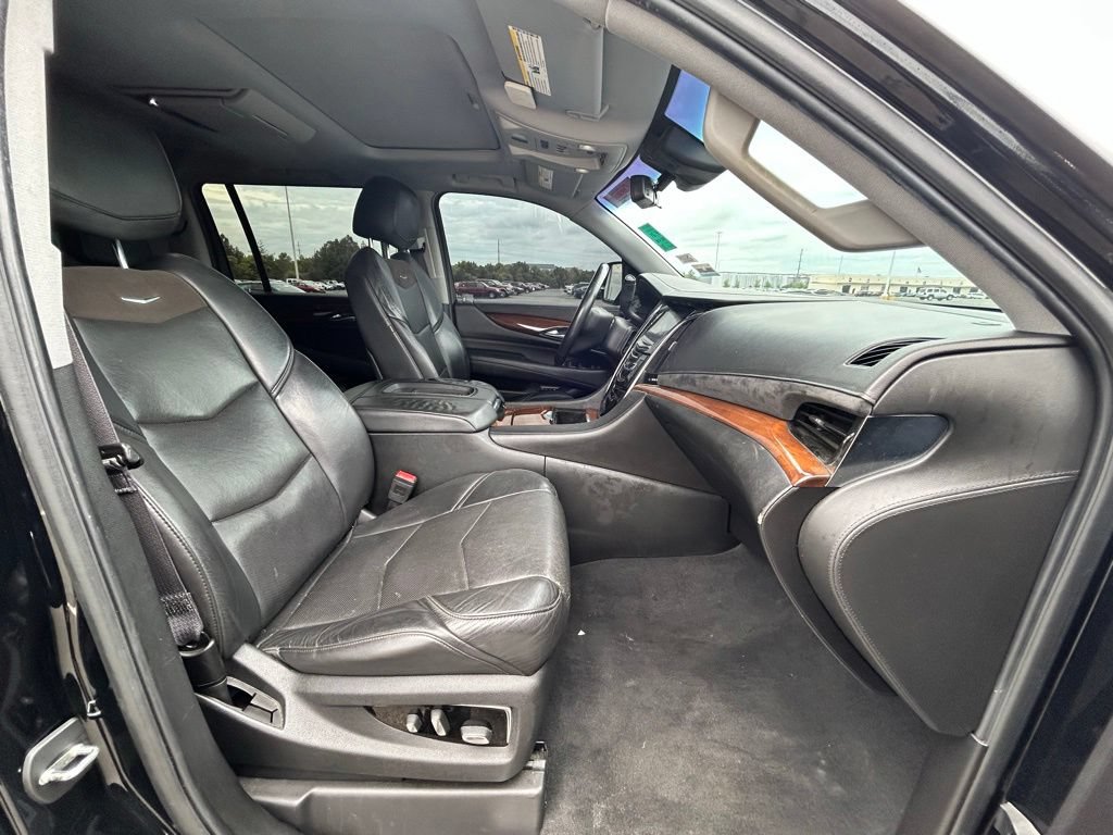 Used 2017 Cadillac Escalade ESV Luxury AWD/4WD image 17