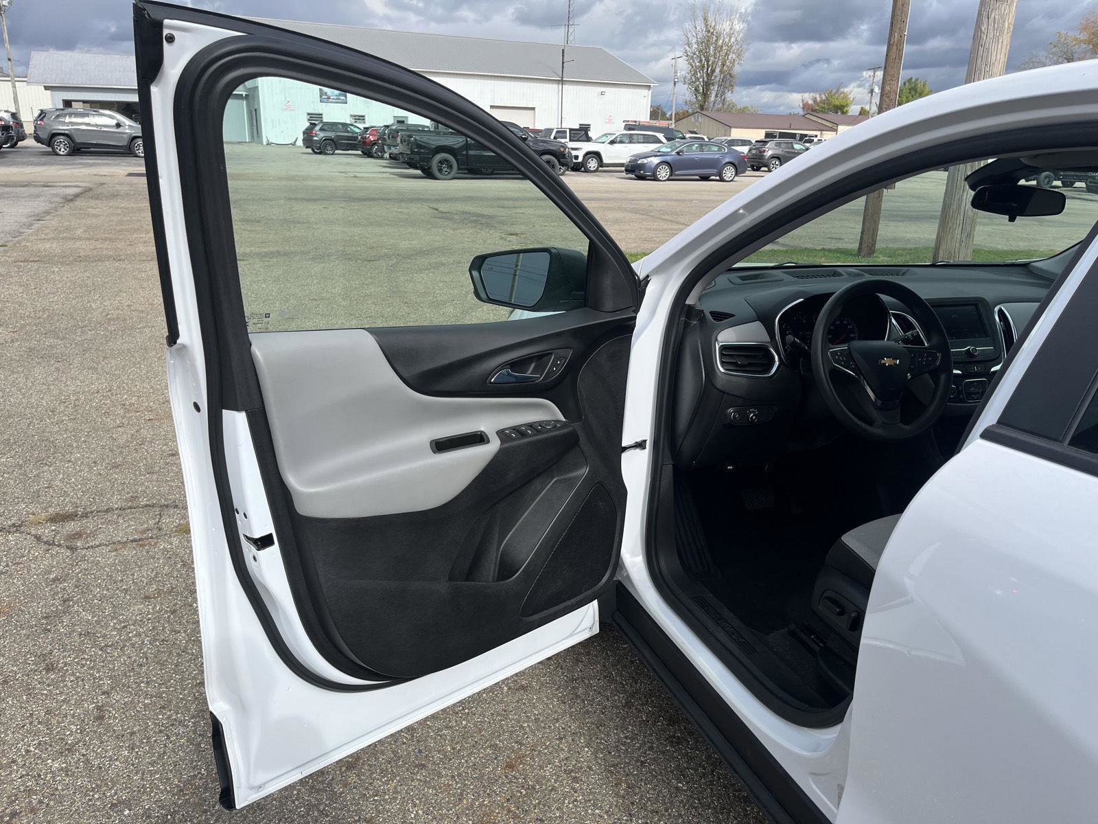 Used 2023 Chevrolet Equinox LS image 12