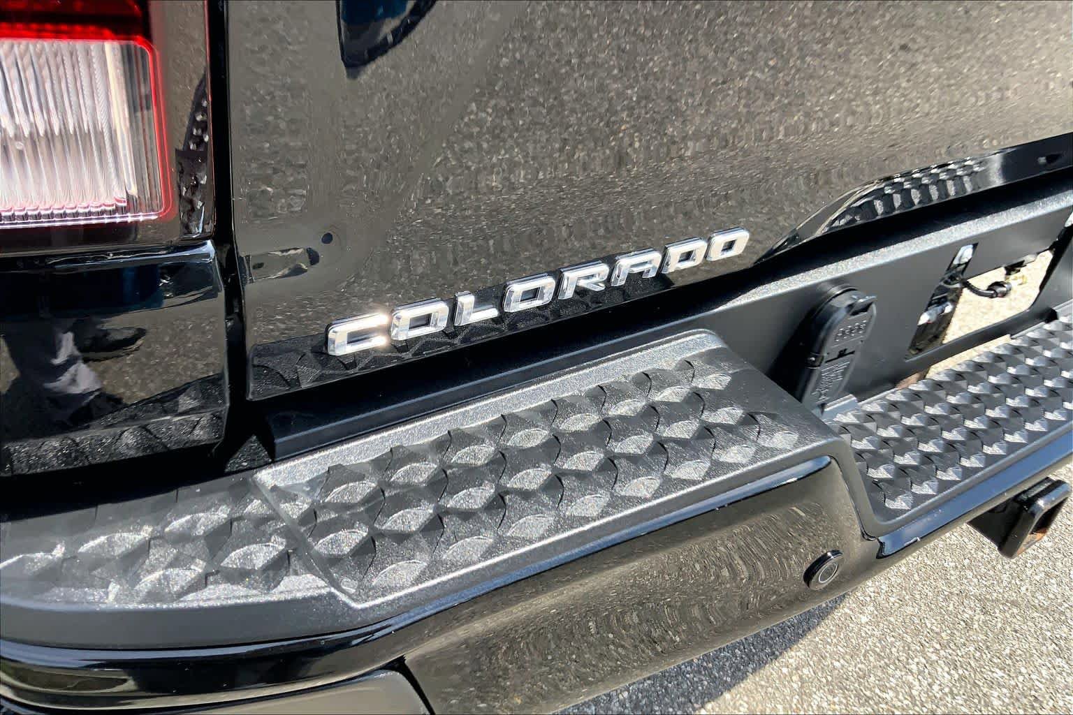 Used 2023 Chevrolet Colorado Trail Boss w/ Technology Package AWD/4WD image 32