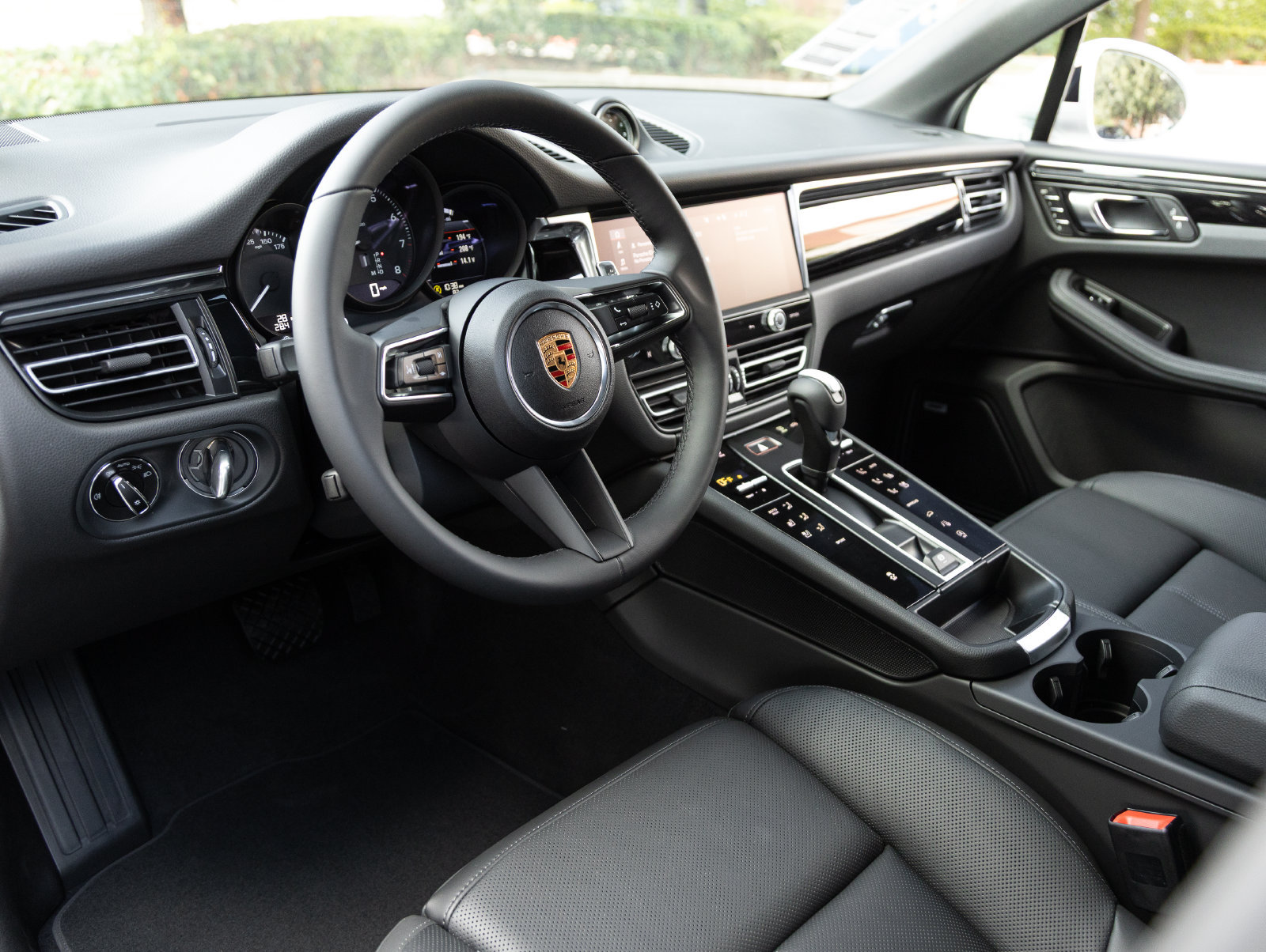 New 2026 Porsche Macan AWD/4WD image 4