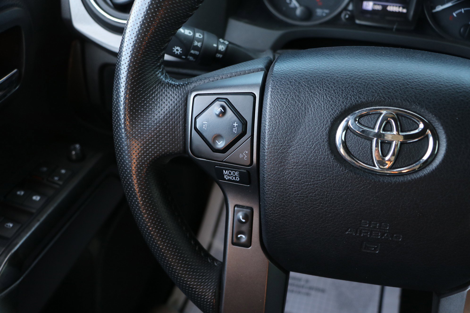 Used 2022 Toyota Tacoma TRD Off-Road image 17