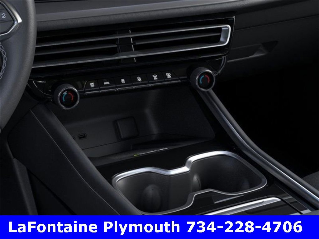 New 2025 Chevrolet Traverse LT w/ LPO, Floor Liner Package image 23